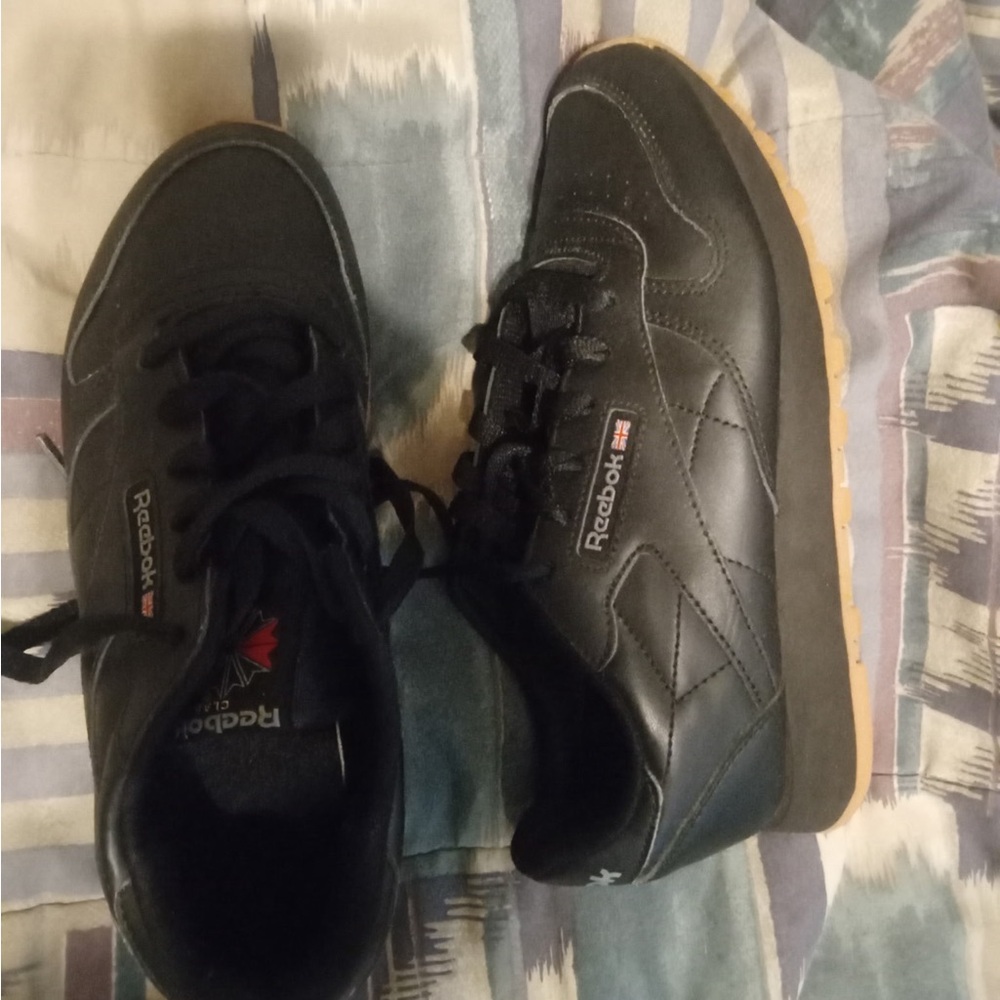 Black Reebok sneakers - Picture 2 of 4